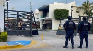 Grupo-armado-incendia-inmueble-