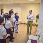 Alcalde Antonio Menéndez y Marissa Menéndez premian a niños de excelencia